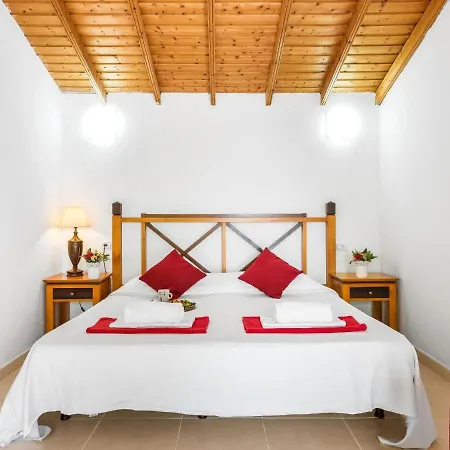 102 Bright Accomodation With Pool View شقة