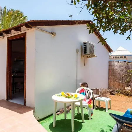 102 Bright Accomodation With Pool View شقة