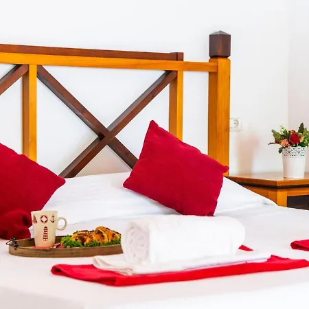 102 Bright Accomodation With Pool View 아데제