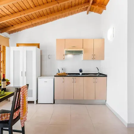 102 Bright Accomodation With Pool View Apartment *