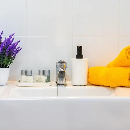 Apartment 102 Bright Accomodation With Pool View *